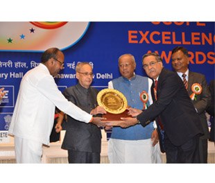 श्री एस.वरदराजन, बीपीसीएल सी & एम डी ने भारत के माननीय राष्ट्रपति से एससीओपीई उत्कृष्टता पुरस्कार प्